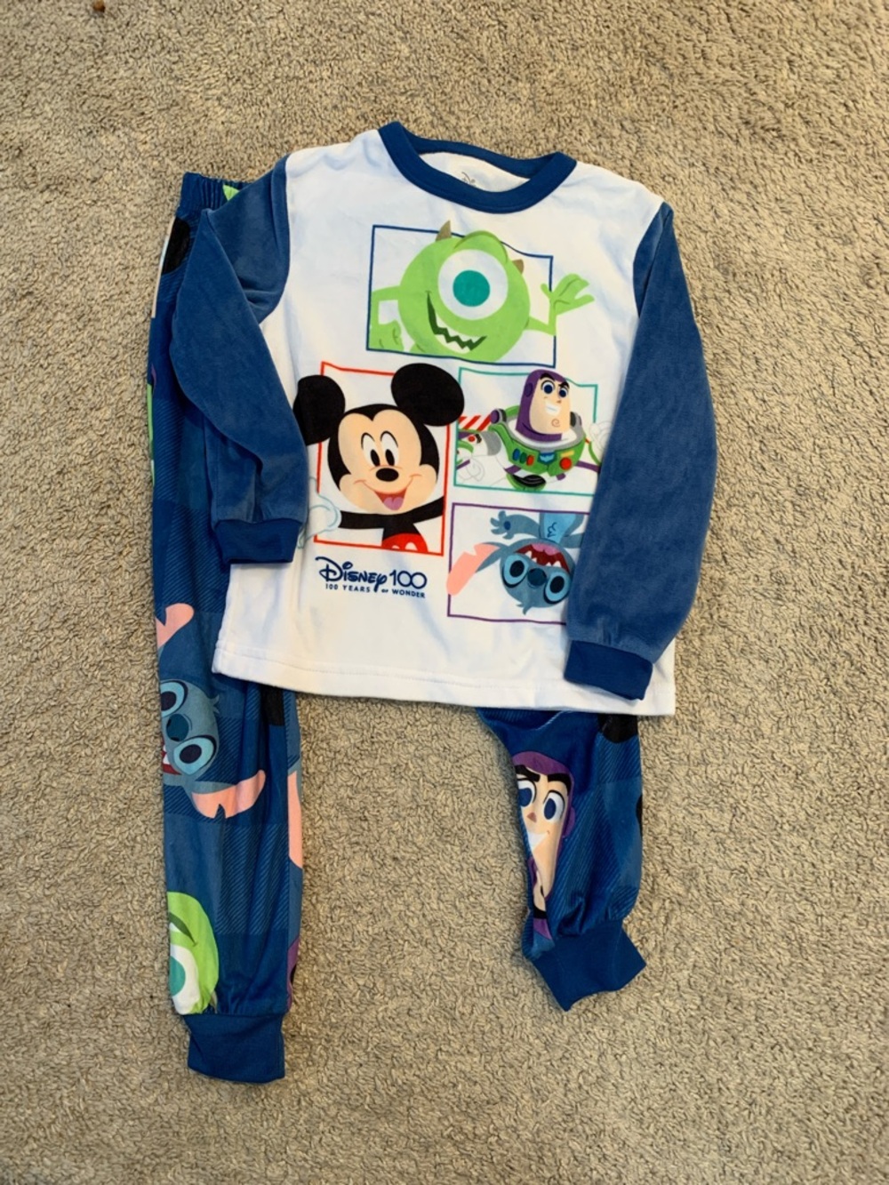 Disney pajamas 4/5